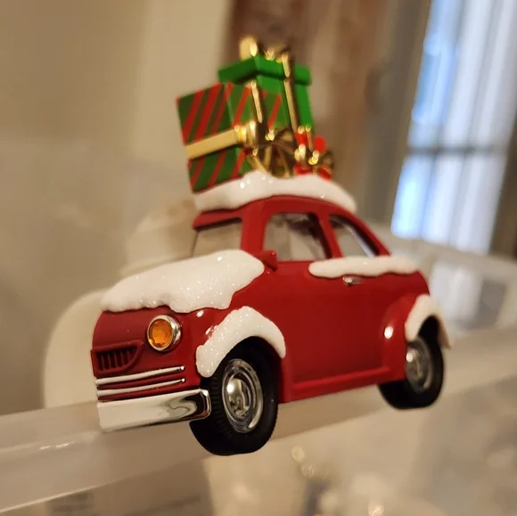 Bath & body works holiday car with tree presents wallflower plug NWt - Picture 2 of 4